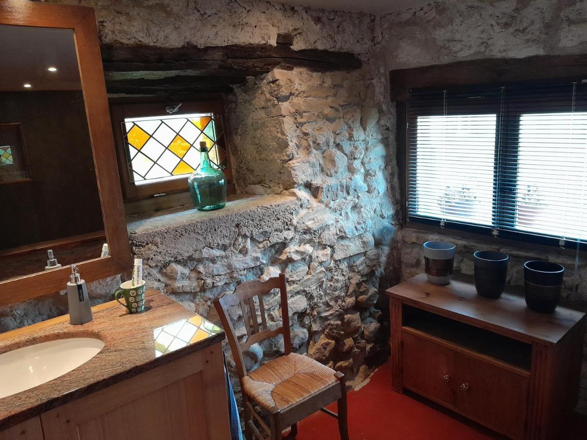 Grange Renovee Et Son Jardin Dans L'avant Pays Savoyard *